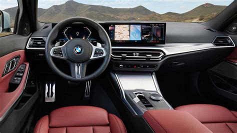 Interni della BMW Serie 4 Coupé con il nuovo display curvo