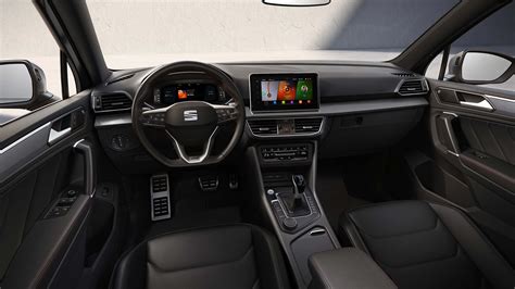 Interno SEAT Tarraco con schermo infotainment