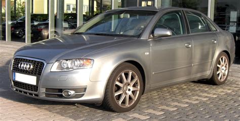 Audi A4 B7 berlina in movimento