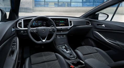 Interni della Opel Grandland con Pure Panel