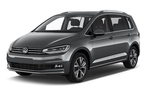 Volkswagen Touran vista frontale in un contesto urbano moderno