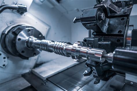 Officina meccanica con macchinari per la lavorazione dei metalli