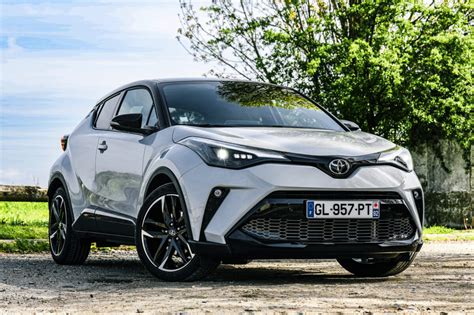Toyota C-HR frontale