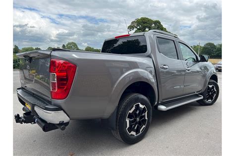 Nissan Navara Double Cab Tekna profilo laterale