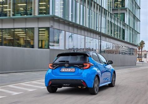 Diagramma comparativo delle due motorizzazioni Toyota Yaris Hybrid con i relativi incentivi