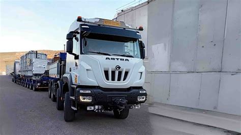 Flotta di camion per trasporti eccezionali
