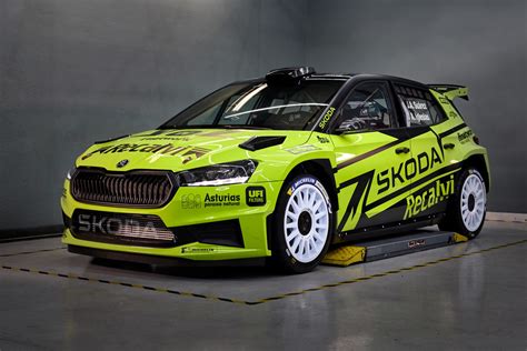 Skoda Fabia Rally2 in azione su un tracciato sterrato