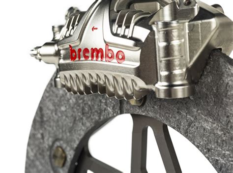 Collezione di componenti frenanti Brembo per auto e moto