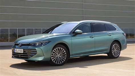 Volkswagen Passat Variant 2024 vista anteriore