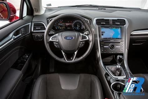Interni Ford Mondeo con sedili avanzati