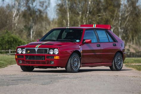 Lancia Delta HF Integrale Evo con parafanghi allargati