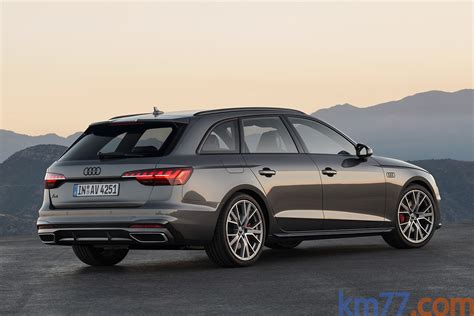 Audi A4 Avant 40 TDI quattro S-Tronic in movimento