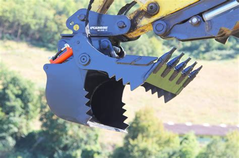 Schema di montaggio di un dente per benna Volvo con spina di bloccaggio