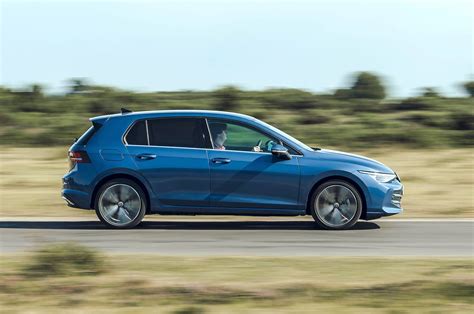 Volkswagen Golf 1.5 TSI parcheggiata