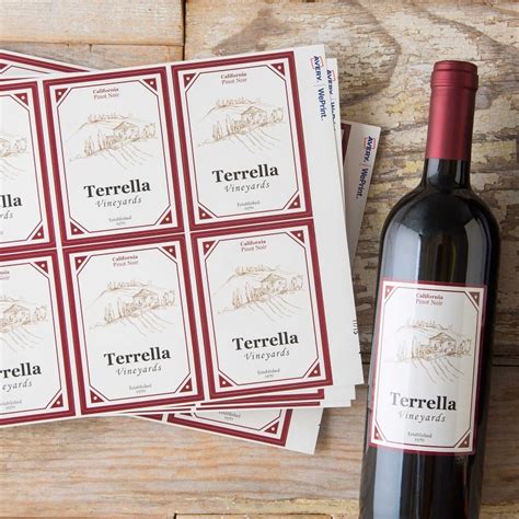 Etichette di vino con il nome 