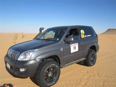 Interni Toyota Land Cruiser KDJ 125 con strumentazione off-road