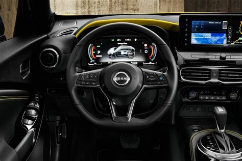 Nissan Juke Acenta dashboard digital and infotainment screen