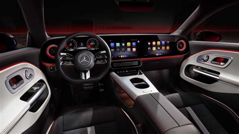 Interni Mercedes CLA Plug-in Hybrid con schermi MBUX