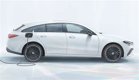 Mercedes CLA Plug-in Hybrid vista laterale e dimensioni