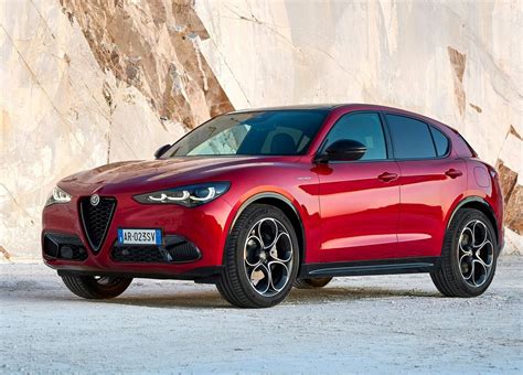 Alfa Romeo Stelvio vista anteriore