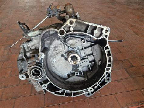 Posizione dei cavi di selezione marcia sulla scatola del cambio Fiat Punto