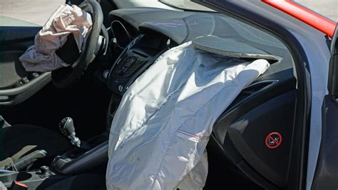 Airbag Takata difettosi e frammenti metallici