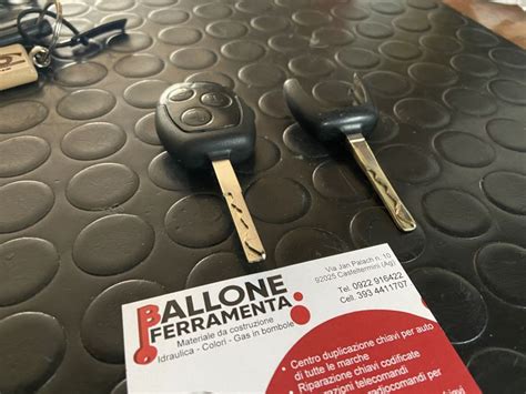 Confronto tra una chiave auto nuova e una usurata