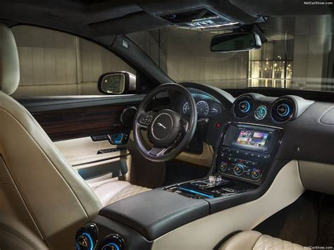 Interni lussuosi della Jaguar XJ