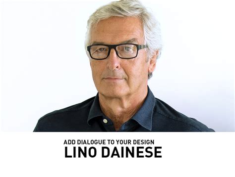 Lino Dainese che disegna l'idea dell'airbag