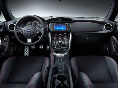 Interni della Subaru BRZ con schermo da 8 pollici