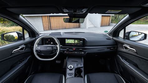 Interni della Kia Sportage con focus sull'ampio spazio