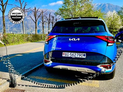 Kia Sportage con trazione integrale su strada innevata