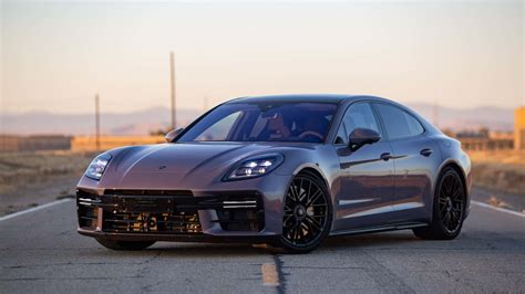 Porsche Panamera Turbo S E-Hybrid in carica