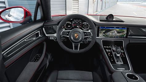 Interni Porsche Panamera con sistema audio BOSE
