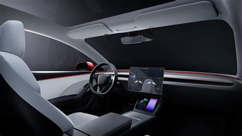 Interni Tesla Model 3 con grande display centrale