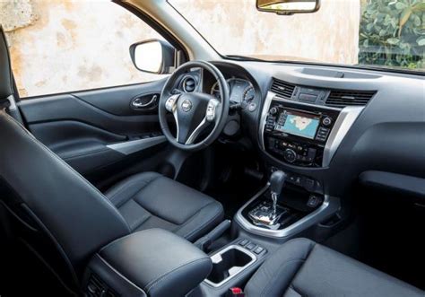Interni Nissan Navara con schermo infotainment