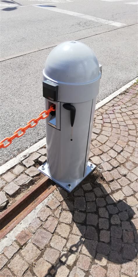 Barriera a catena automatica per vialetto