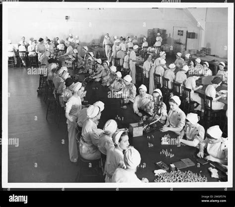 Immagine di fabbrica di automobili a Detroit durante la Seconda Guerra Mondiale