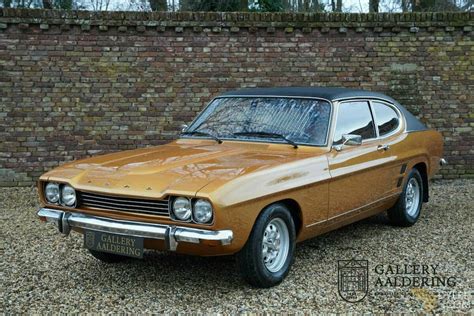 Ford Capri arancione d'epoca