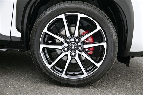 Dettaglio cerchi e passaruota Toyota Yaris Cross GR Sport