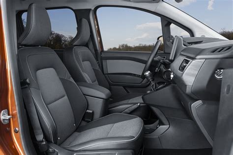 Interni modulabili del Renault Kangoo con sedile passeggero retratto