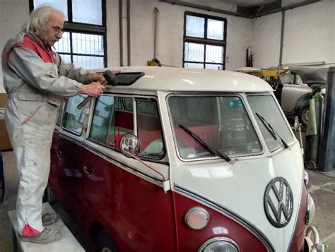 Volkswagen T1 Bulli in fase di restauro
