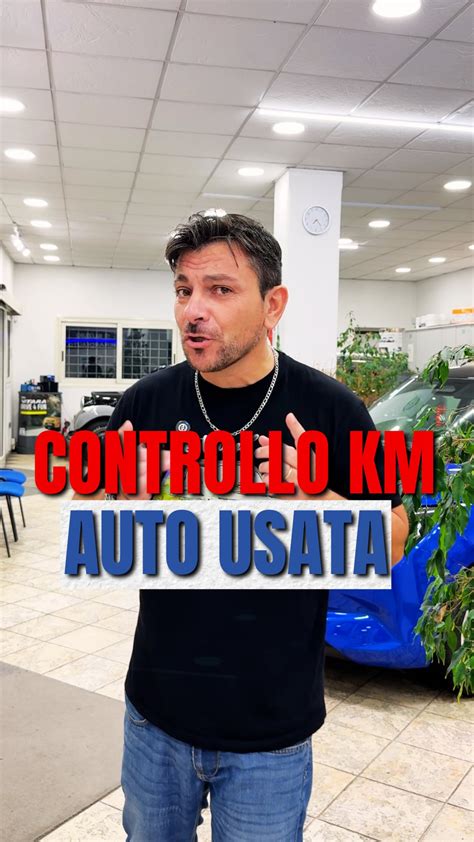 Processo di ispezione di un'auto usata in un'officina