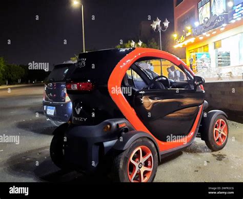 Immagine di una microcar elettrica (quadriciclo leggero)
