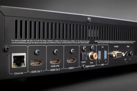 Pannello posteriore del Cambridge Audio CXUHD con le sue numerose porte