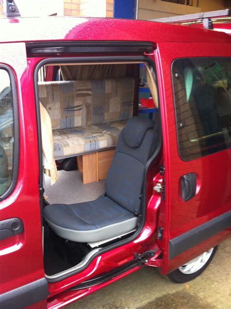 Renault Kangoo camperizzato con materasso