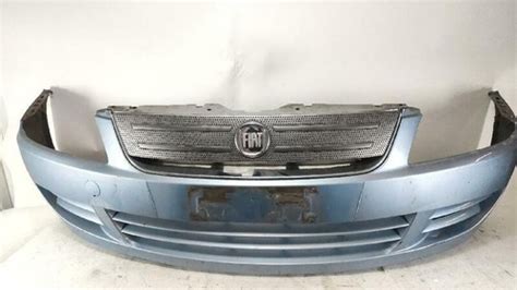 Dettaglio di un paraurti Fiat Multipla