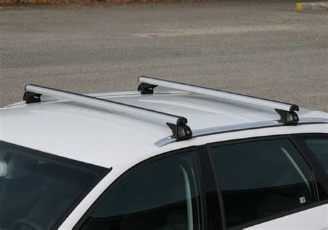 Volvo V60 Cross Country con barre portatutto e box da tetto