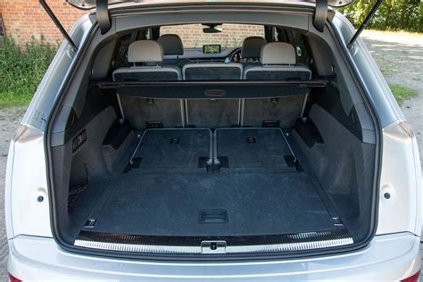 Audi Q7 con tendina copribagagliaio installata