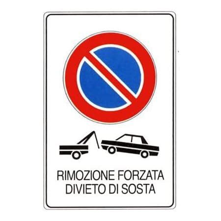 Segnale stradale di divieto di sosta con rimozione forzata